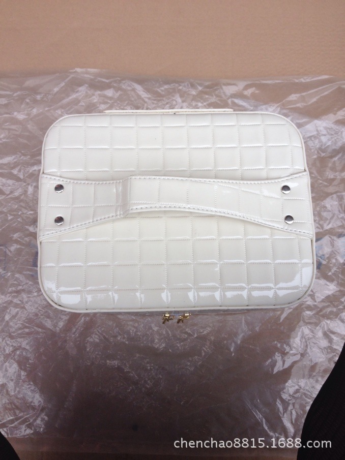 E177566F-0777-40AC-BB52-514D6B