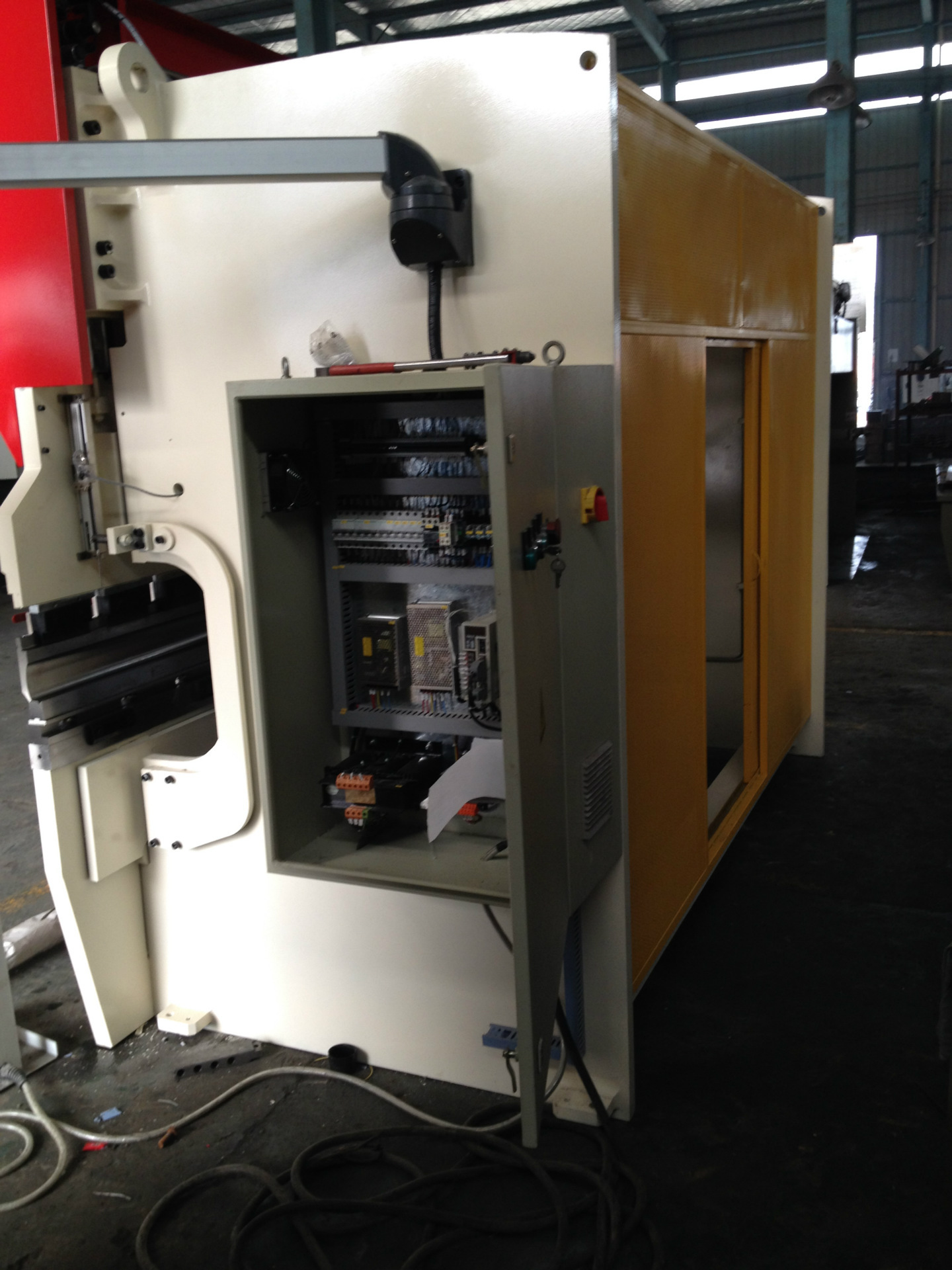 电液私服折弯机