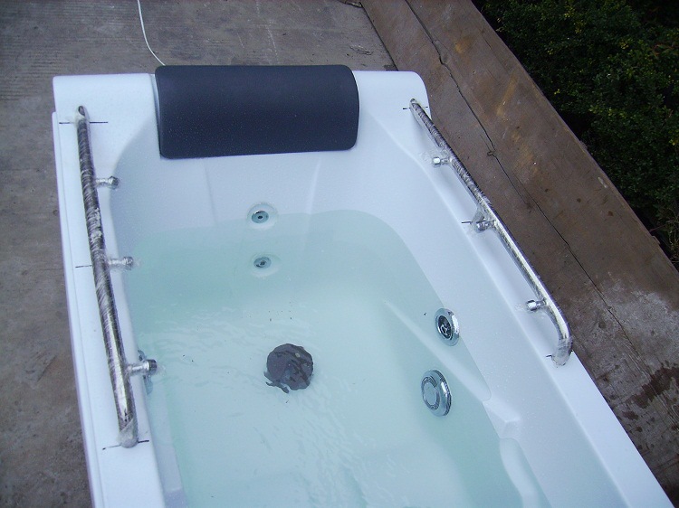 厂家直销按摩冲浪浴缸 气泡浴缸 独立式浴缸 外贸出口浴缸htb-304