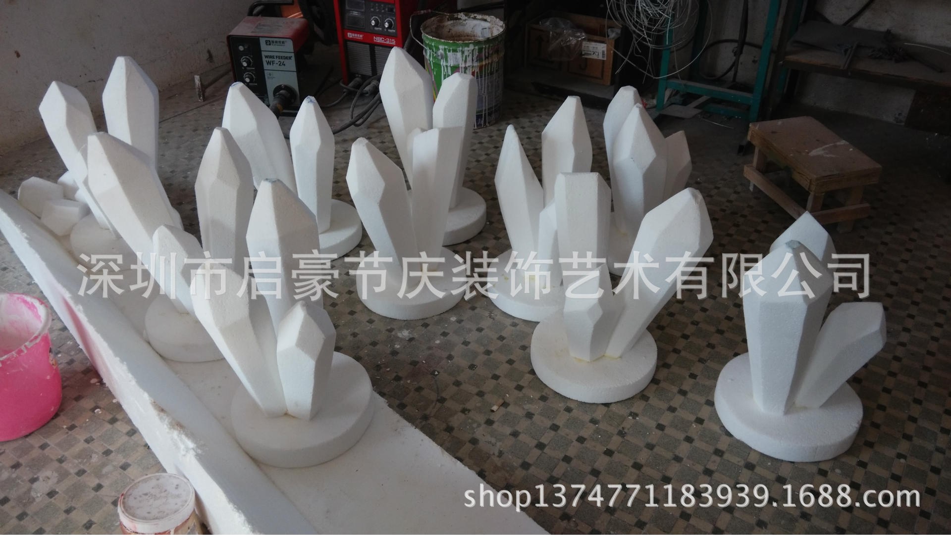 厂家大型婚庆道具情人节模型泡沫雕塑月亮冰柱水滴仿真花灯可订做