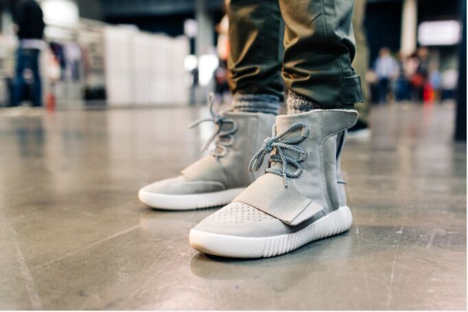 限量版kanye west x ad yeezy 750 boost 椰子3 侃爷男鞋