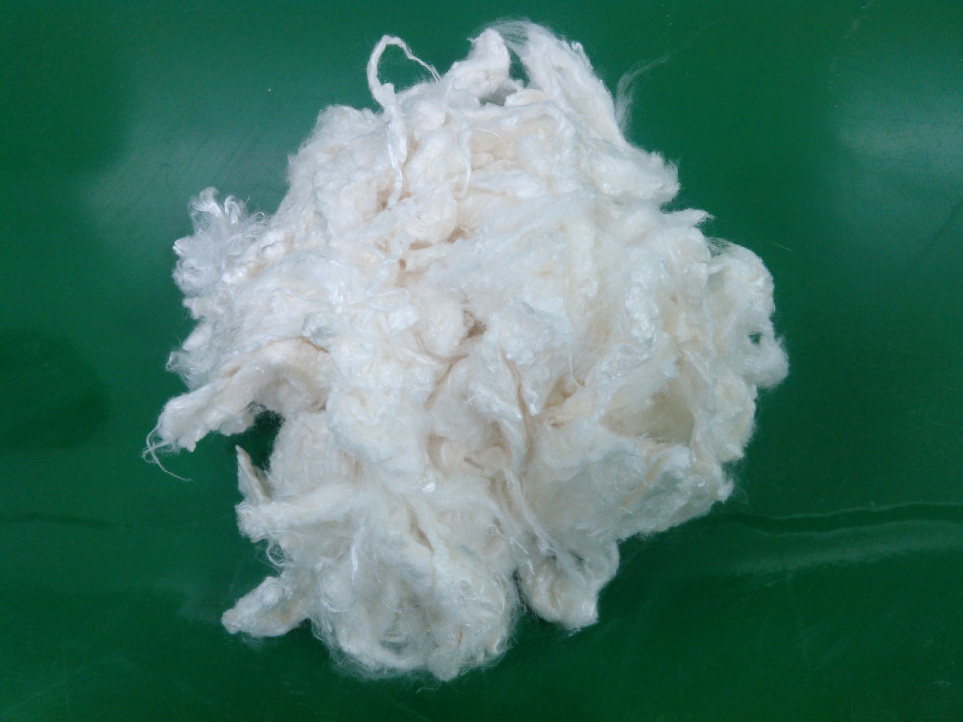 皮革 海藻纤维    本公司生产的钙型(ca)和钙钠型(cana)海藻酸纤维