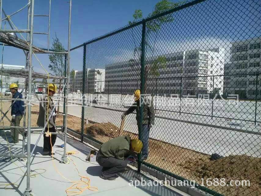 长乐球场铁丝网维修 篮球场围栏专业制造 体育场护栏订做