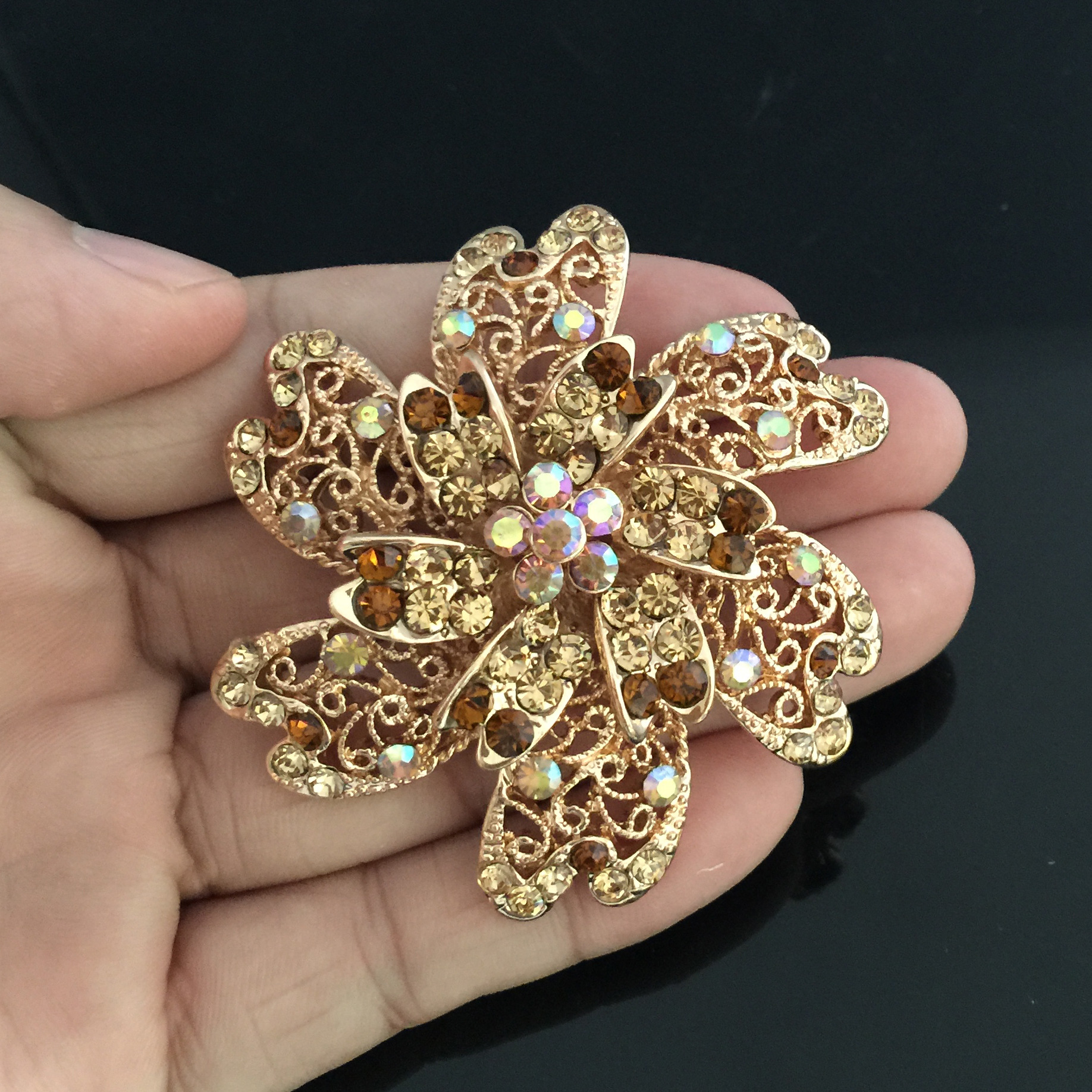 新款水晶双层立体花朵镶钻合金胸针胸花