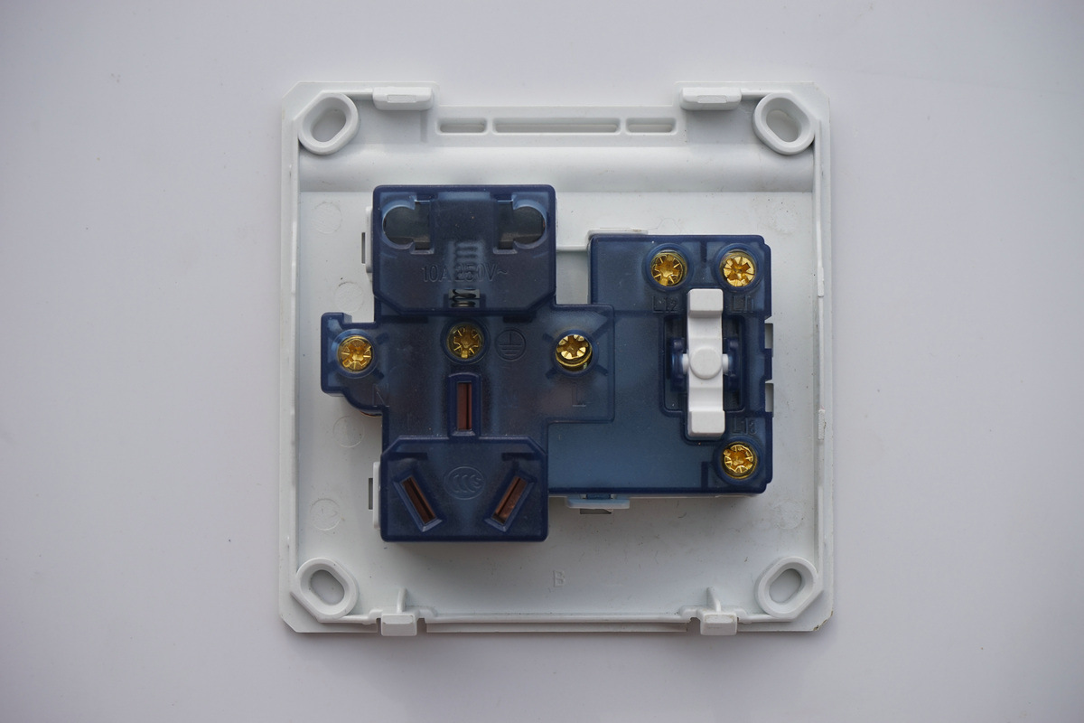厂家生产 大功率一开五孔双控墙壁开关插座 q1明装优质开关插座