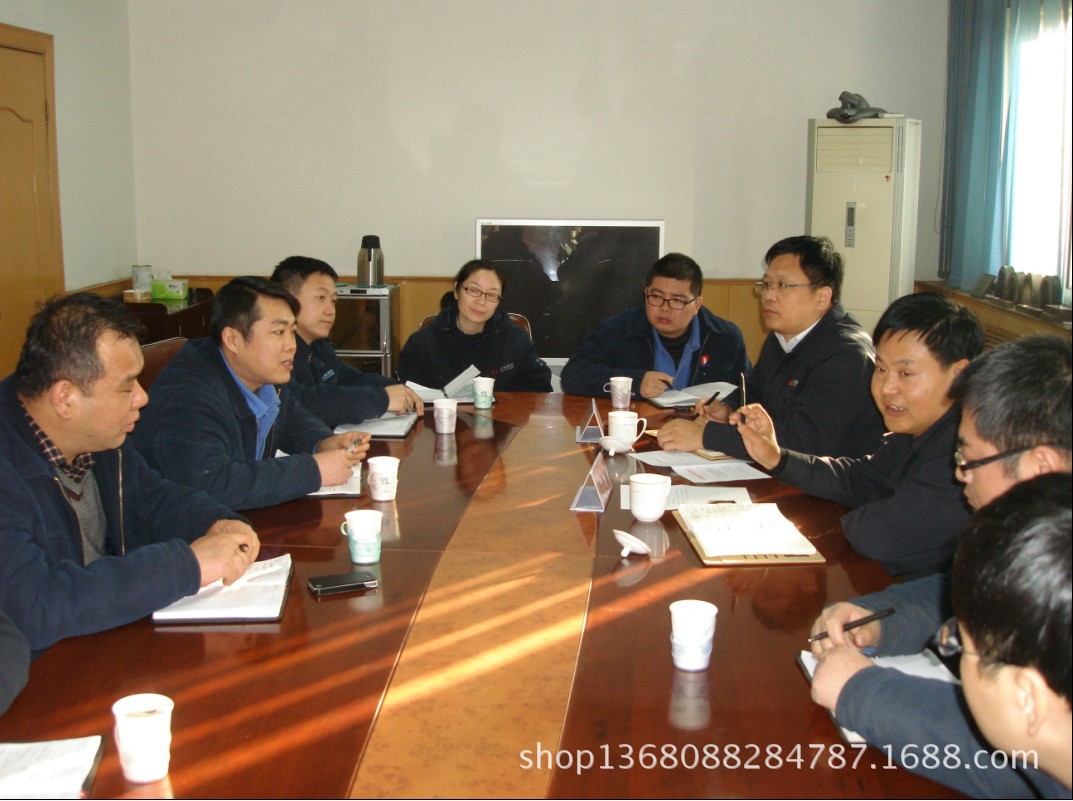 月 日,济钢集团党委常委,副总经理,工会主席李长青到复合板