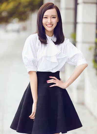 看女明星穿白衬衫,教我们衬衫怎么搭配