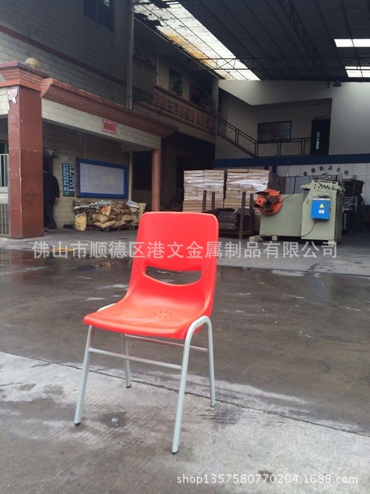红色椅子3jpg