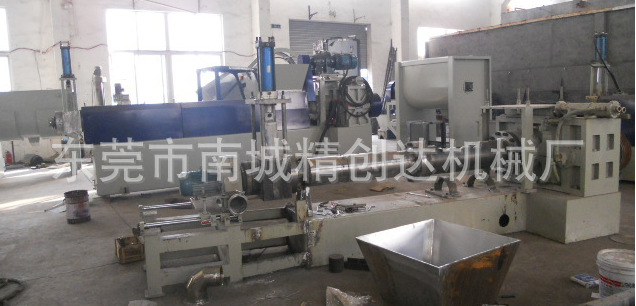 双腕喂料造粒机1