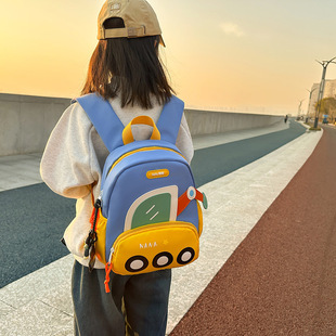 新款挖掘機雙肩背包幼兒園書包男女孩可愛輕便減負小汽車兒童書包