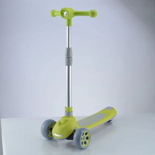工廠批發兒童帶閃光輪PU輪帶LED頭燈可折疊scooter代步滑板車