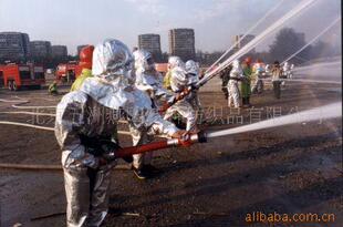 灭火器材-供应重量轻、出水快、易盘卷、使用