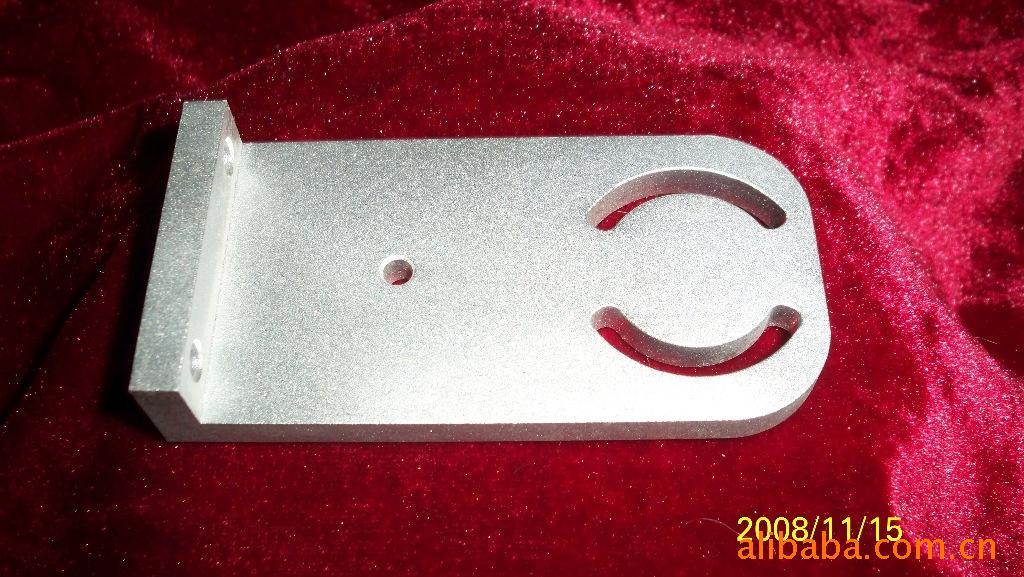 公司具有车床,铣床,cnc数控加工中心,喷砂机,精密台钻,仪表车床
