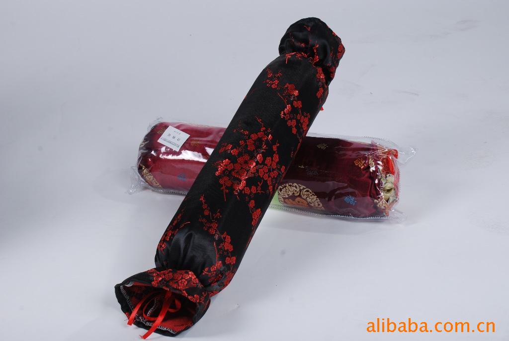 【【厂家大量特供、可定制】竹炭圆柱颈椎枕【