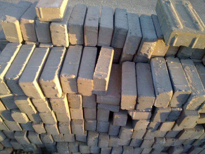 &nbsp;&nbsp;&nbsp; 和他们比起来,我显得格格不入,但是对于生活来