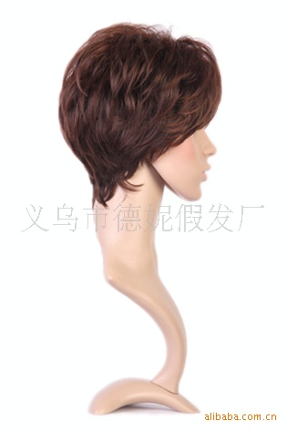 真人发和假发：一场时尚与自然的较量