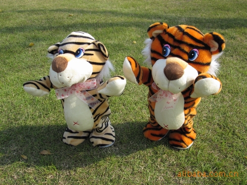 厂商供应毛绒玩具领潮走路老虎带音乐前后走/左右走 18.55元/个