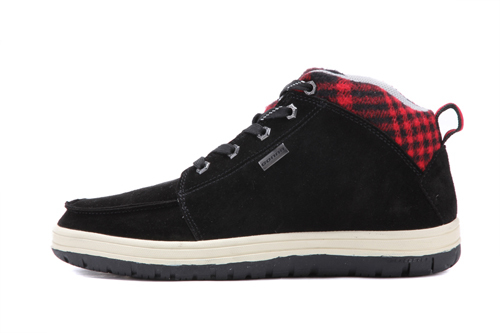 牛巴戈皮面配经典格子,更增秋冬的温暖