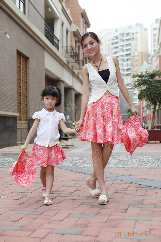 思生活亲子女装春夏都市风格.波点大摆荷叶中裙.代理加盟招商中