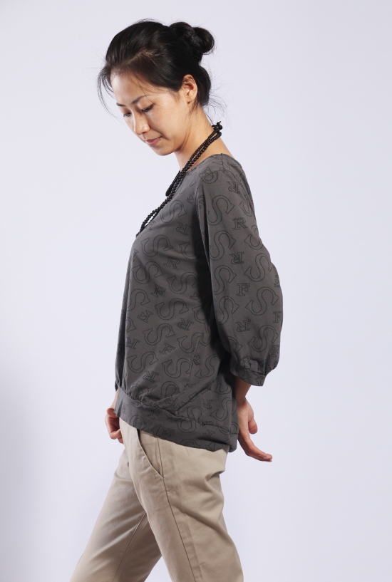 供应前短后长四分袖圆领口字母图案高弹面料宽松休闲百搭鸿影t恤