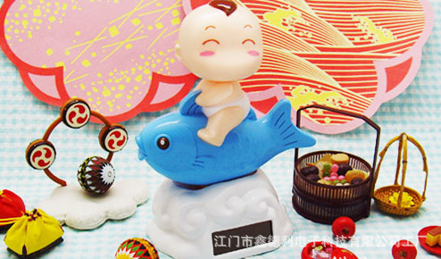 热销太阳能鱼跃龙门 车用摇头娃娃 骑鱼公仔 汽车饰品 支持混批