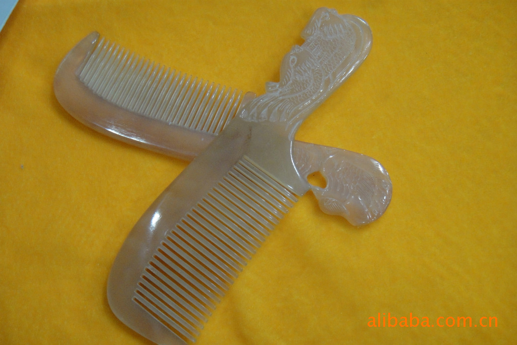 宝锐牛角梳厂家直销.手工雕刻.十二生肖之一.