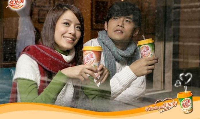 喜之郎奶茶广告图片