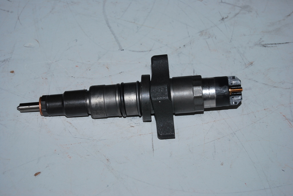 重庆康明斯自卸车康明斯发动机喷油器5263307 康明斯