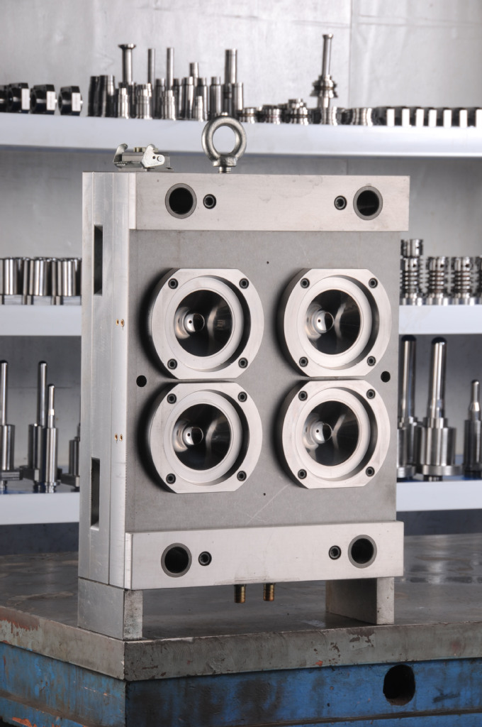 供应一出72瓶胚模具