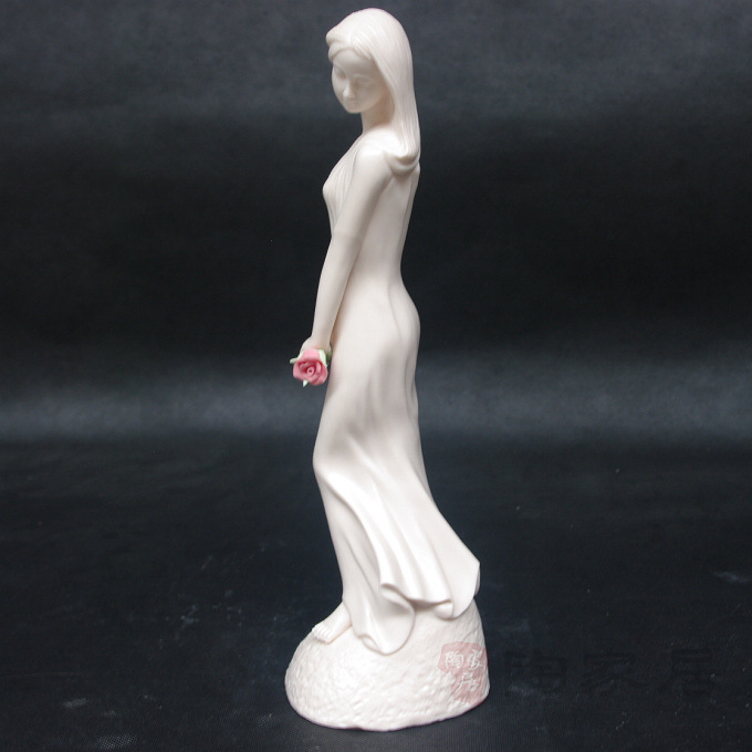 玫瑰少女像 陶瓷人物雕像 家居摆设 陶瓷收藏品 zzt