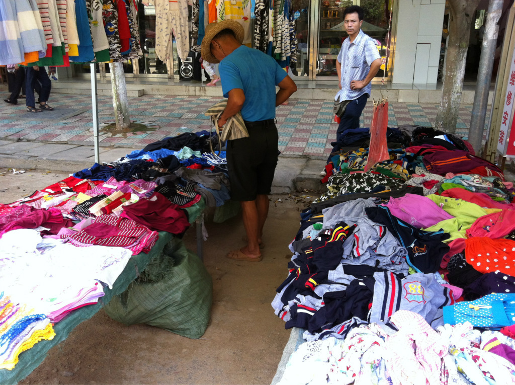 【商品无主题,晒下小地摊】 10元钱一件的衣服 工艺礼品钻石画