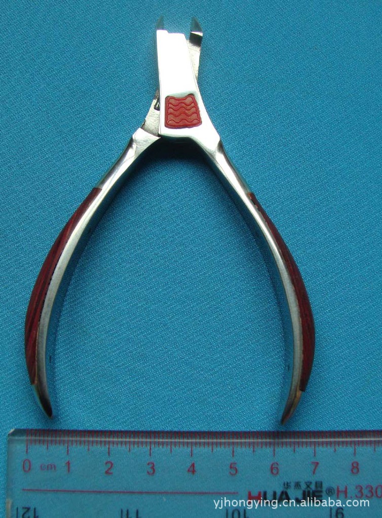 供应新款漂亮披覆花纹美容死皮钳子(图)