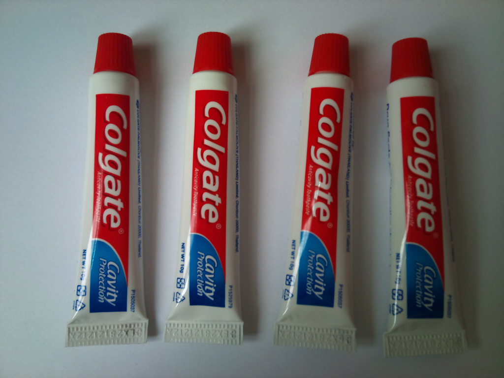 高露洁一次性旅游牙膏