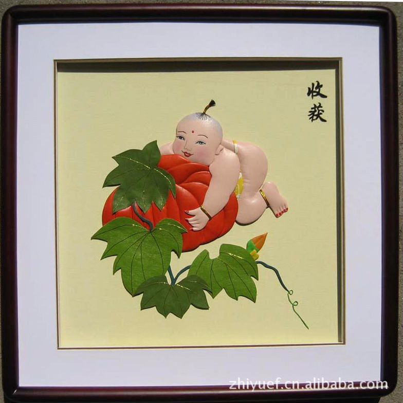 布艺贴画是用纺织品为主要材料制作的画,又称丝绫堆绣.