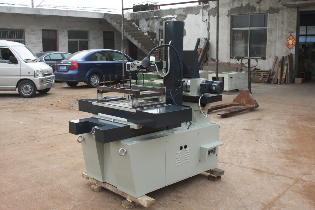 &nbsp; &nbsp;&nbsp;&nbsp;1:仿效慢走丝机型,外观精美,主机为&ldquo