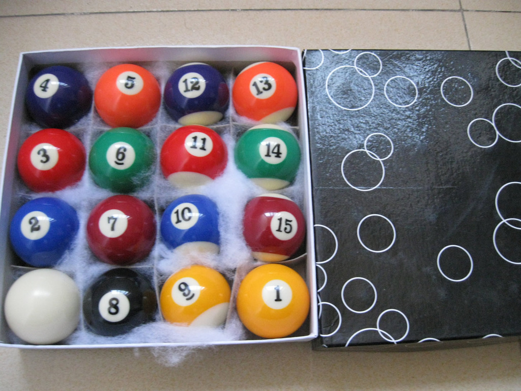 厂家直销高品质的台球子(桌球子)台球用品,台球子等台球