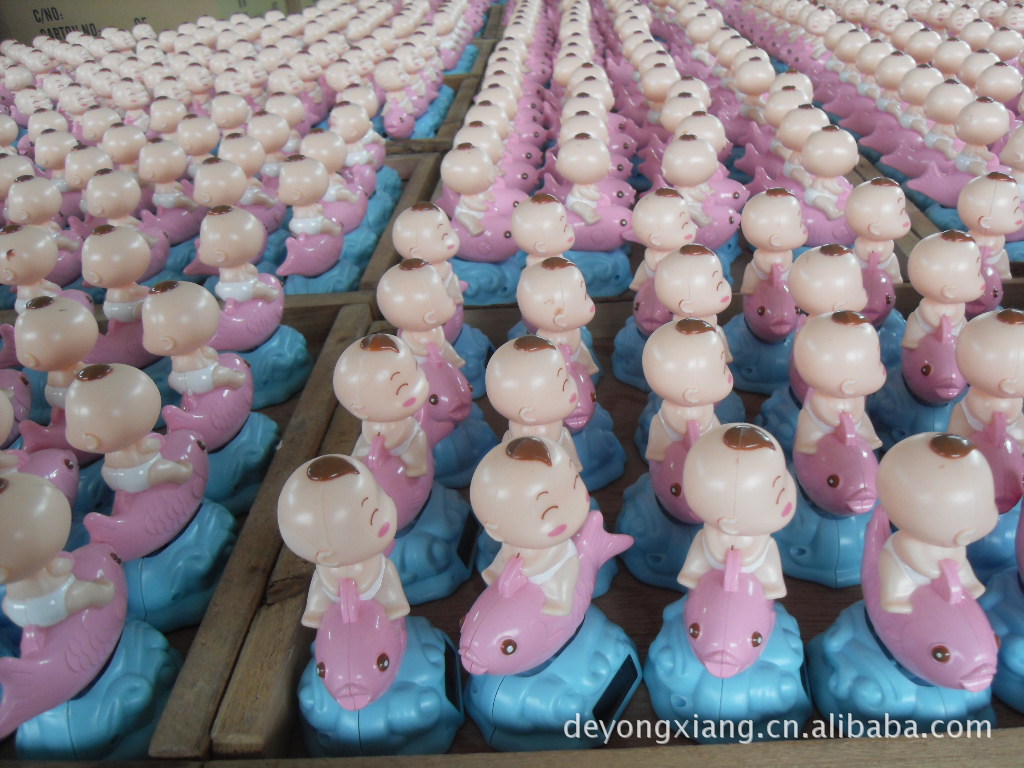 热销太阳能鱼跃龙门 车用摇头娃娃 骑鱼公仔 汽车饰品