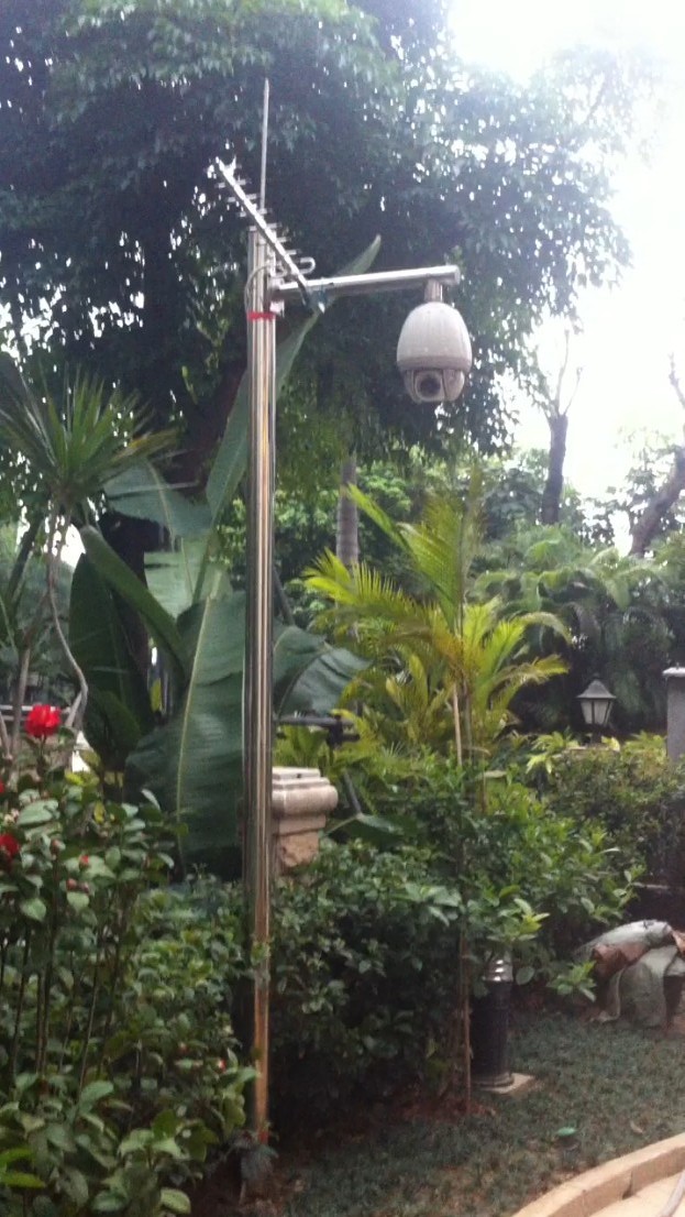 花园内的易居智能监控摄像头,24小时不间断地拍下花园内的实时情况