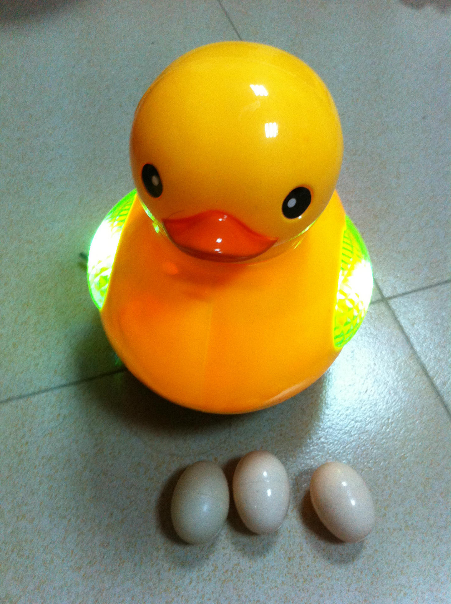 下蛋大黄鸭升级版 电动大黄鸭 带灯光音乐_其他益智玩具_列表网