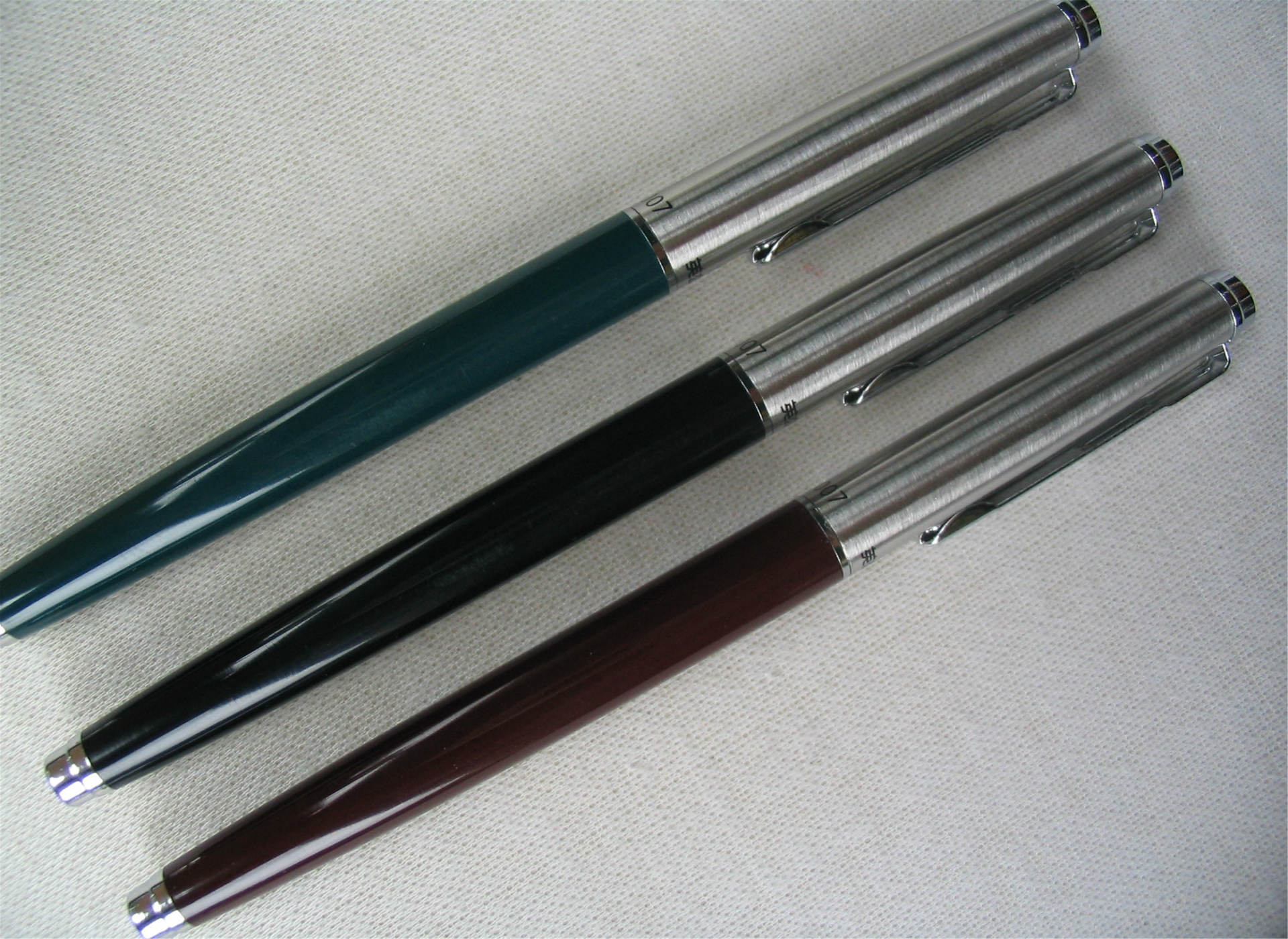 供应正品英雄 007 钢套 软毛吸水中楷毛笔 厂家钢笔批发