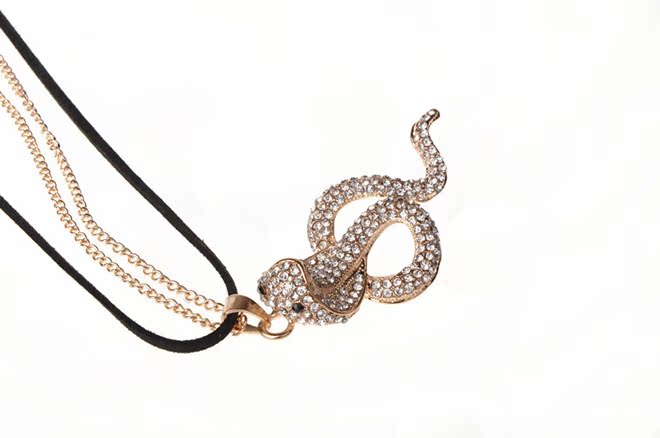 新款彩钻灵蛇舞动吊坠长项链12生肖-蛇饰品毛衣链 毛衣链长款项链图片