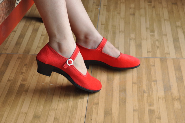 爆款红色一代跳舞鞋工作鞋酒店用高跟布鞋