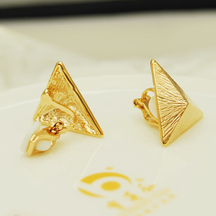 b1449 热卖盛夏晚睛天杨幂同款三角形耳环 耳钉 软垫耳夹