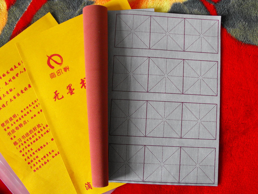 热销地摊布批发 厂家水写布批发 仿宣纸加厚加长水写布卷轴米格