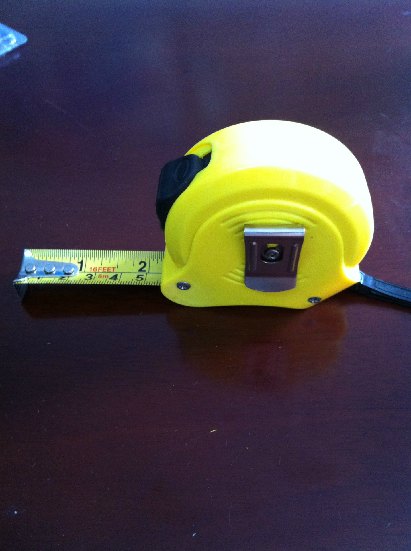 供应各种款式的卷尺,方便携带,刻度精密,外观精密.