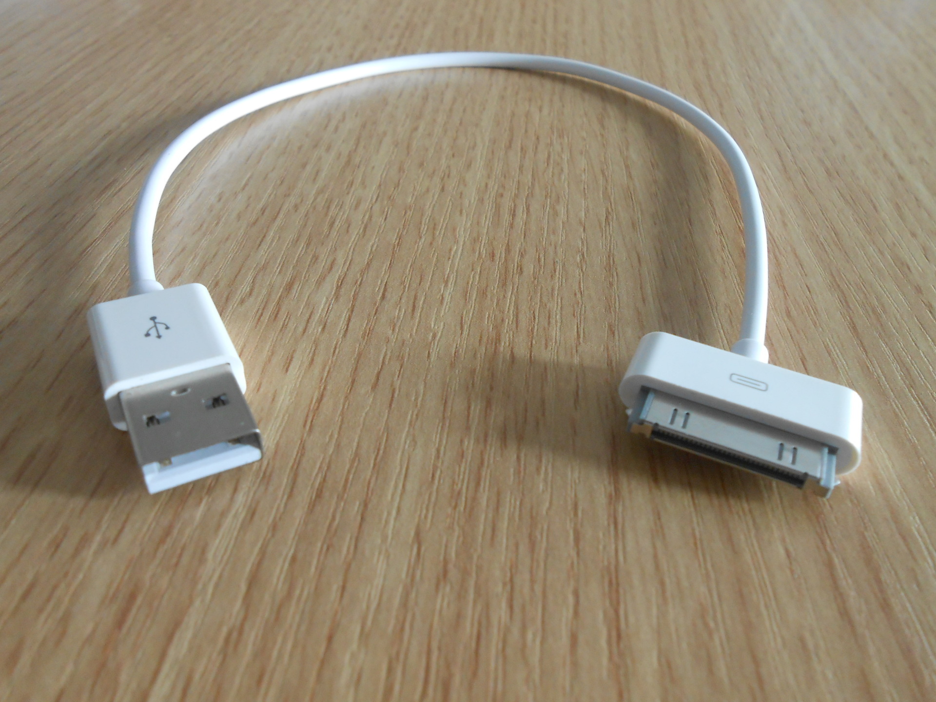 手机数据线 数据线 本产品主要用于:苹果系列手机(此类接口的手机均