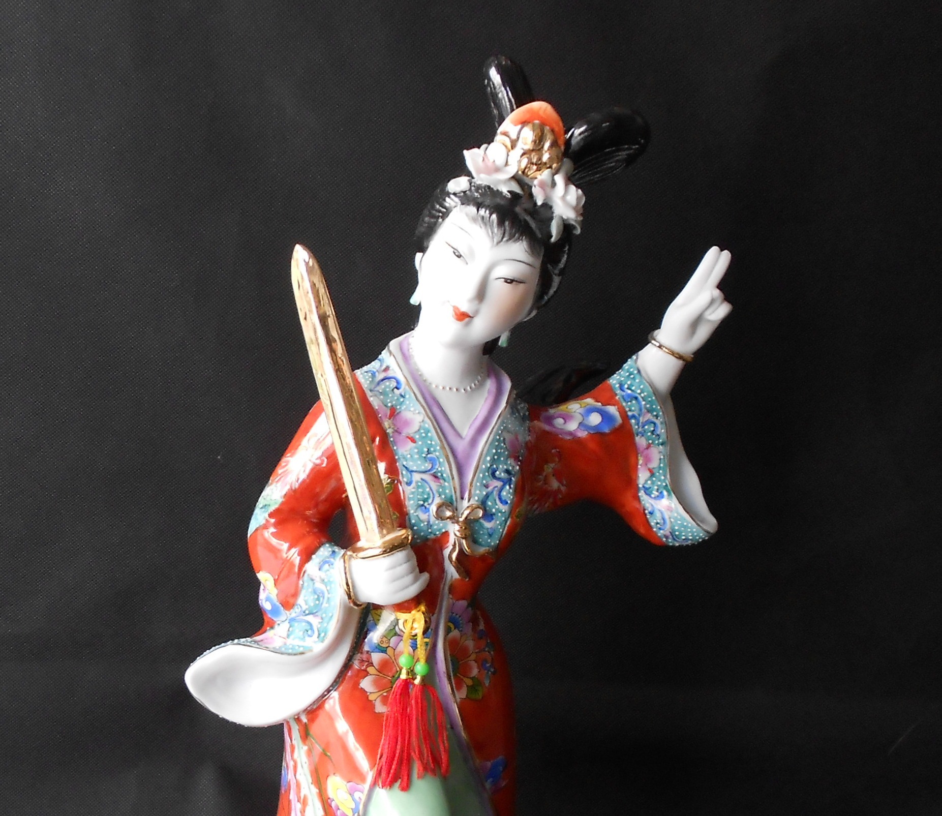 纯手工传统陶瓷仕女 人偶 家居摆设 镇宅 化煞避邪 宝剑女