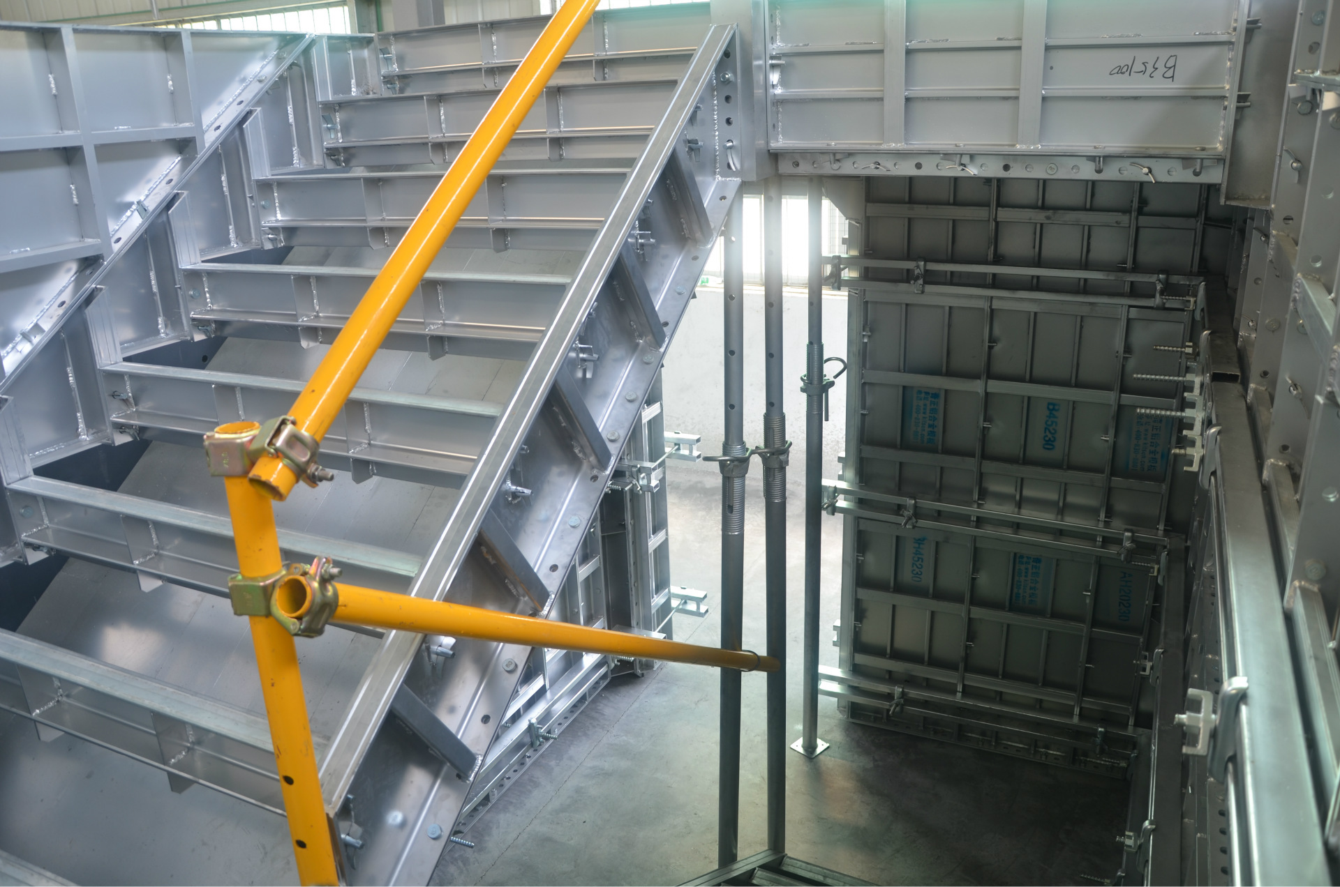 厂价直销 耐用方便省时建筑模板 混凝土铝模板 可使用300次以上