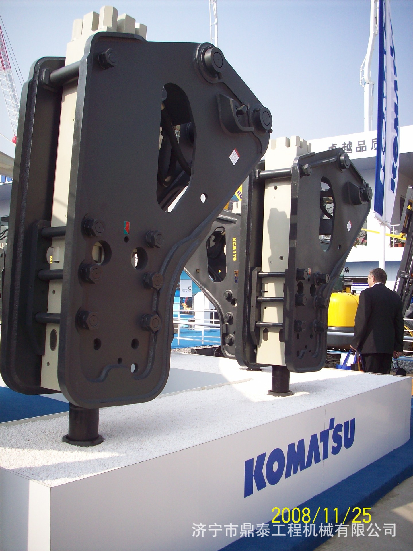 济宁鼎泰供应小松原厂破碎锤