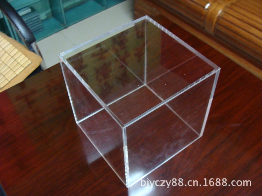 亚克力定制：现代设计中的璀璨明珠